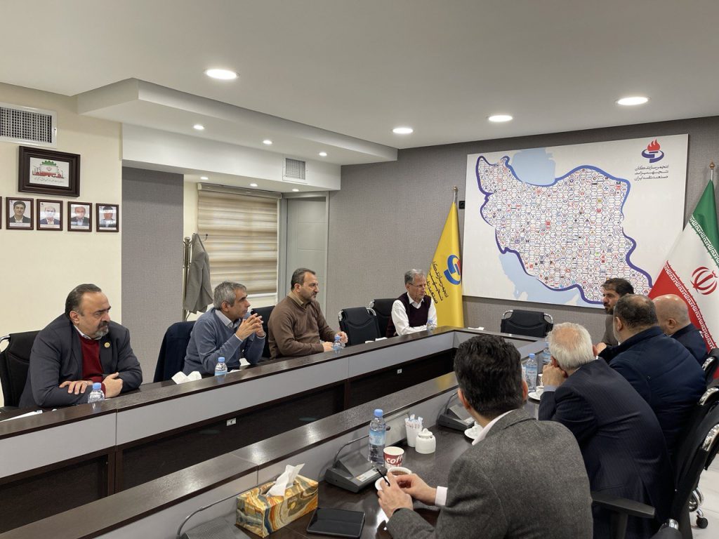 جلسه مشترک فدراسیون و دفتر ماشین آلات و تجهیزات وزارت صمت برگزار گردید. 5 photo 2024 02 13 12 23 09